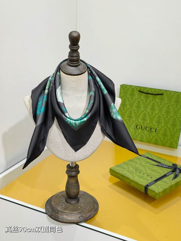Gucci silk scarf hm05